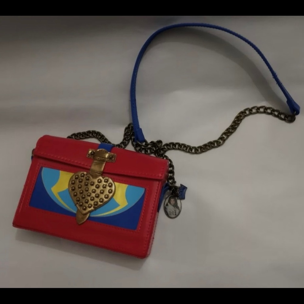 DISNEY DESCENDANTS "Good & EVIE" Crossbody HEART PURSE.